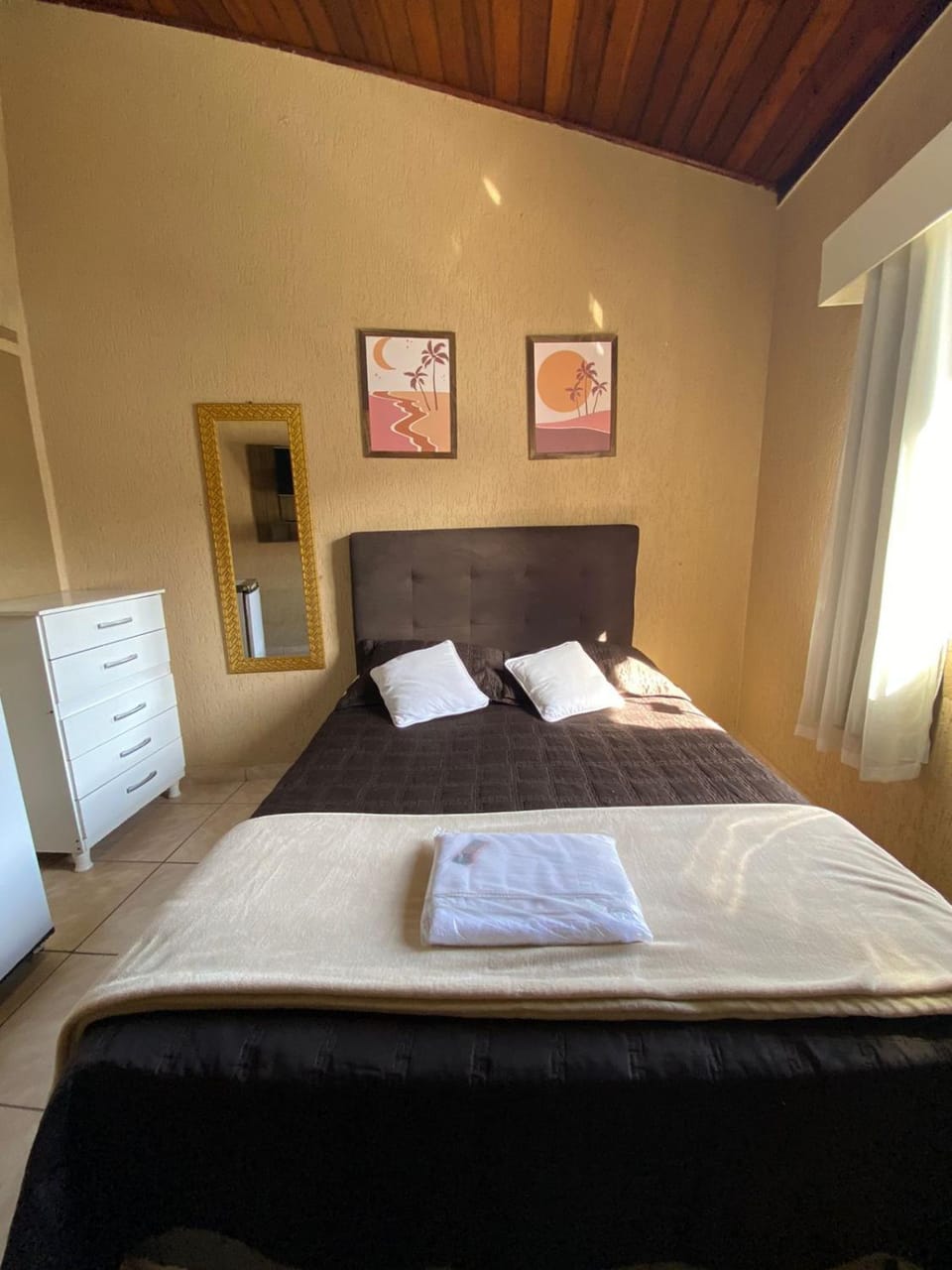 Bed, Bedroom, towels