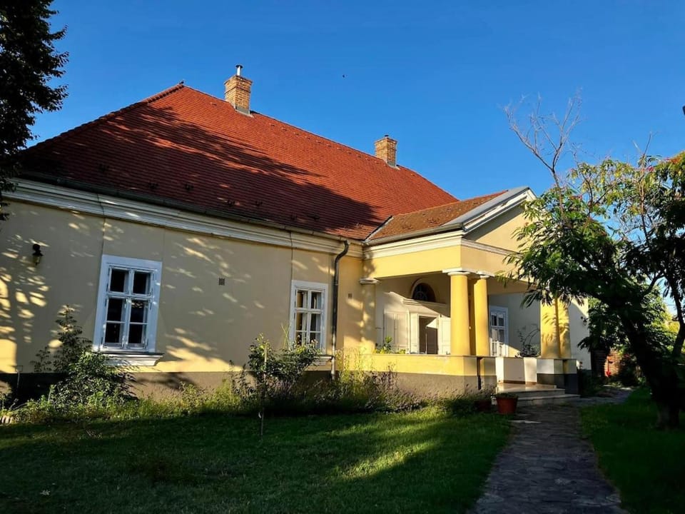 Property building, Garden, Balcony/Terrace, Garden view