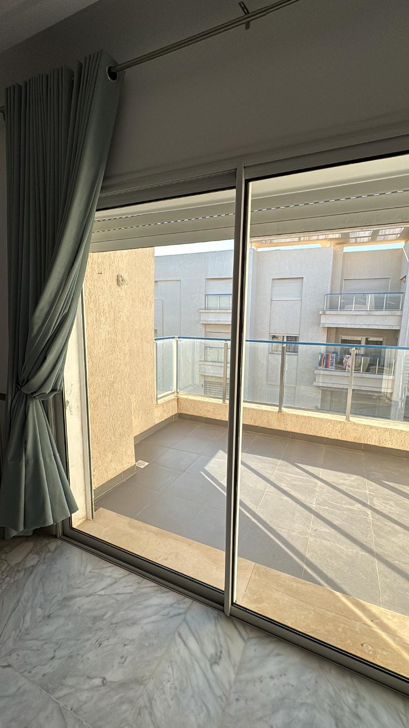 APPARTEMENT LUXUEUX ZONE TOURISTIQUE HAMMAMET NORD DERRIERE HOTEL LA BADIRA 200m de la plage Apartment in Mrezga