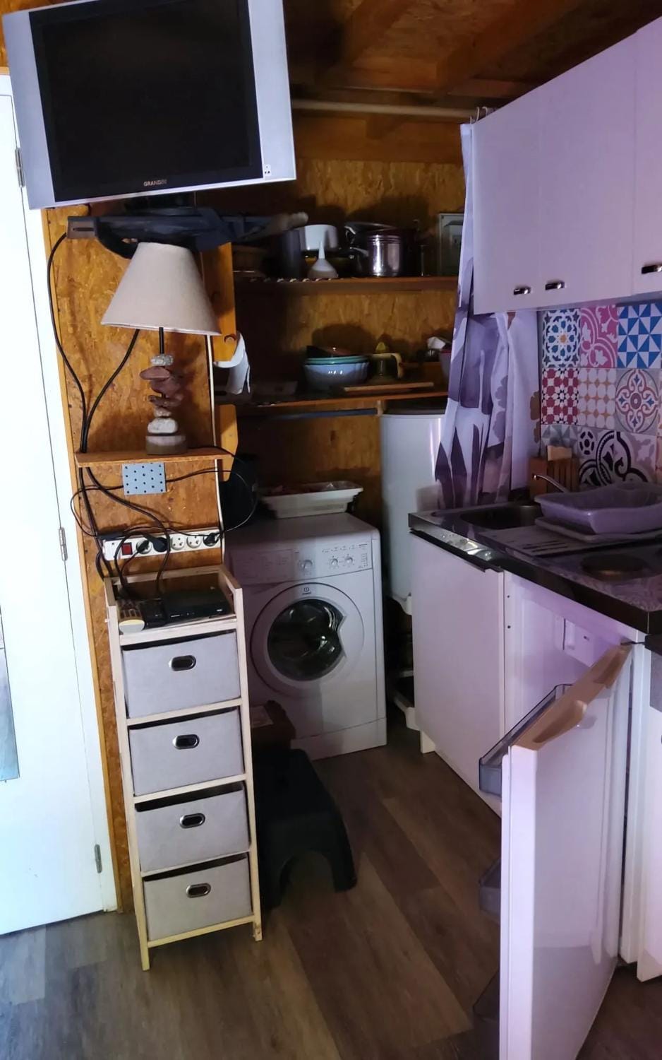 Kitchen or kitchenette
