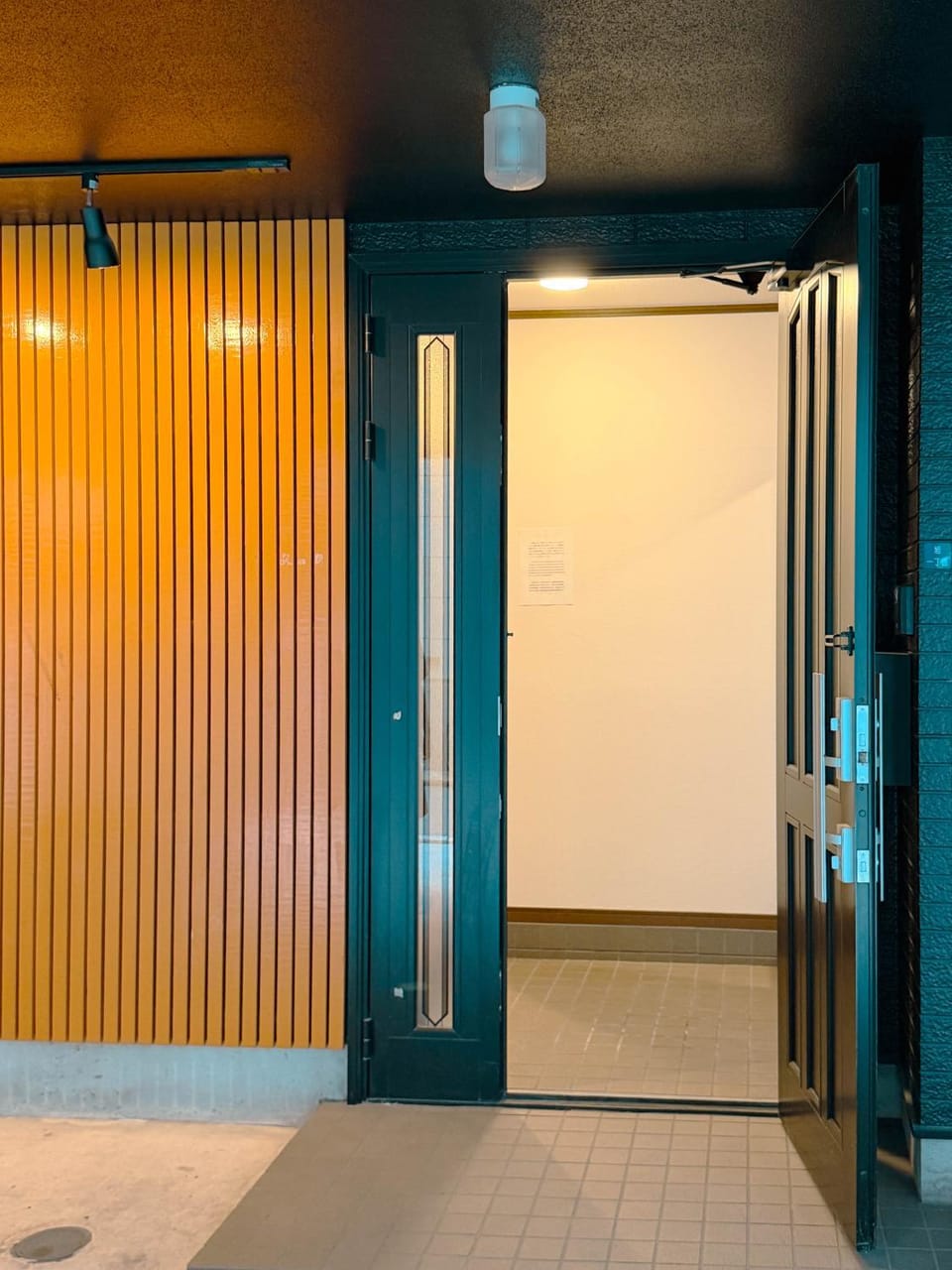 Facade/entrance