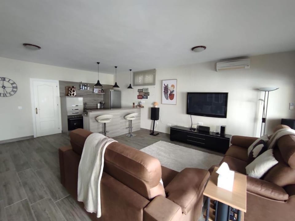 TV and multimedia, Living room, Seating area, Dining area, kitchen