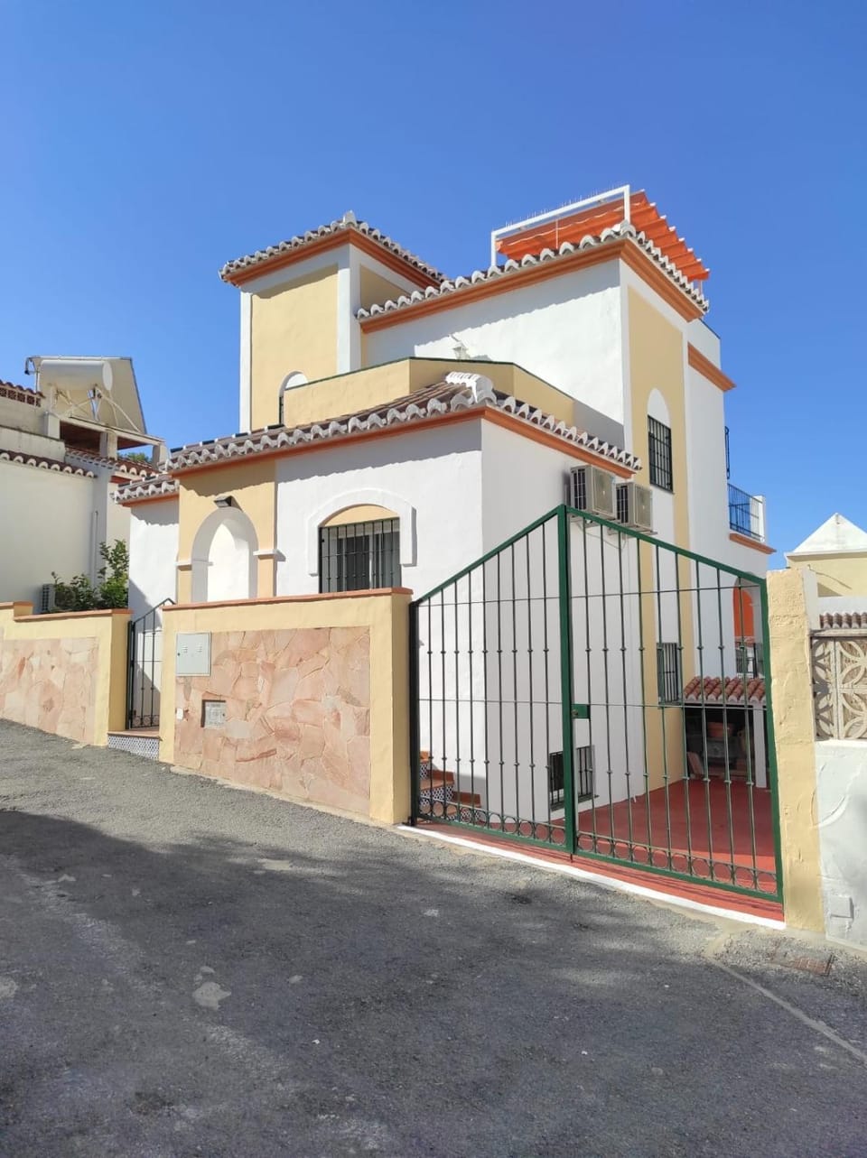 Property building, Day