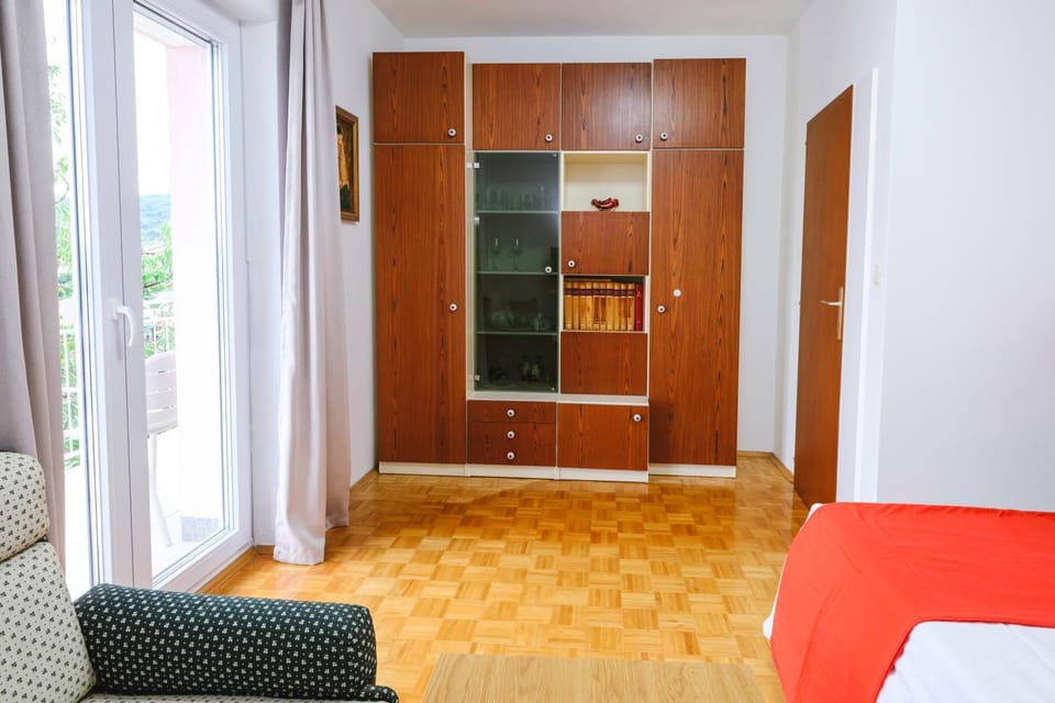 Bedroom, wardrobe