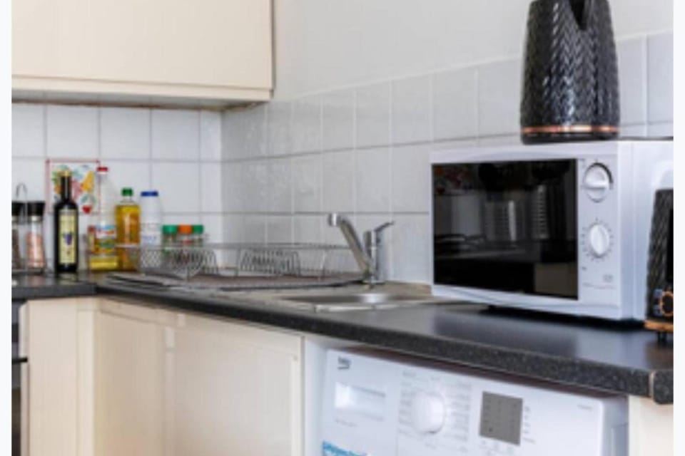 Cosy London Apartment with 2 Bedrooms Apartment in London Borough of Ealing