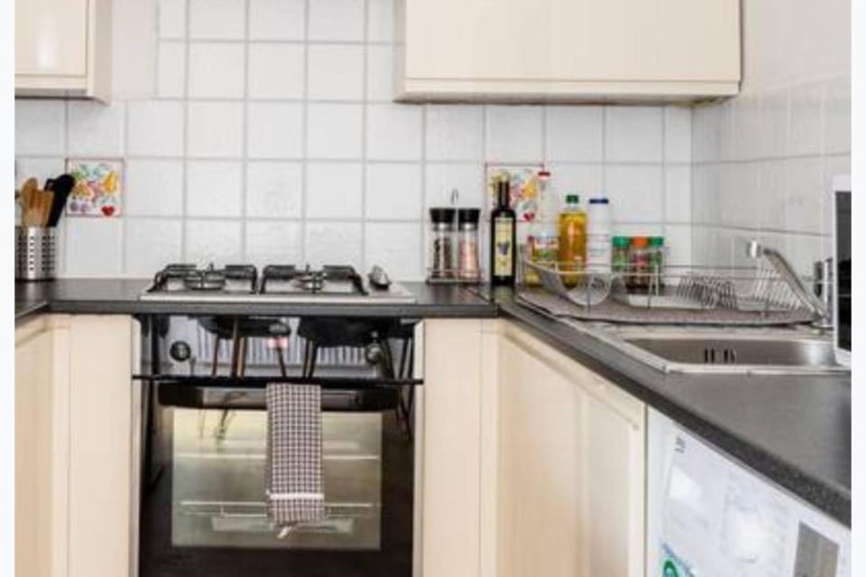 Cosy London Apartment with 2 Bedrooms Apartment in London Borough of Ealing