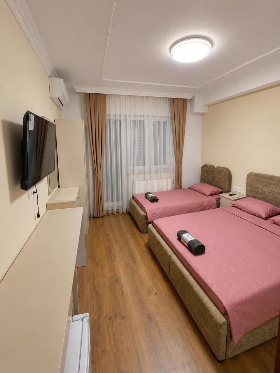 Bed, TV and multimedia, Photo of the whole room, towels, air conditioner