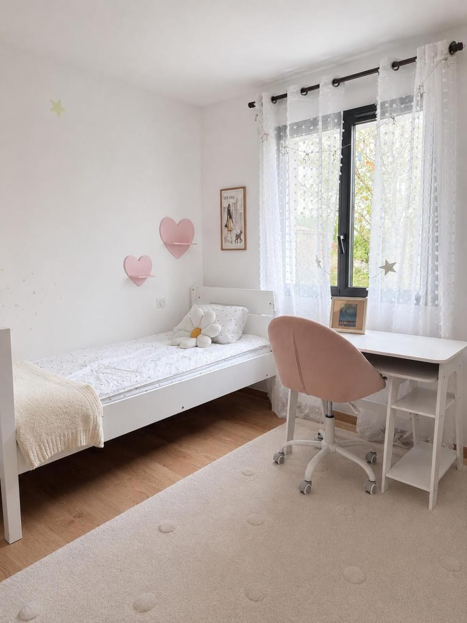 Seating area, Bedroom