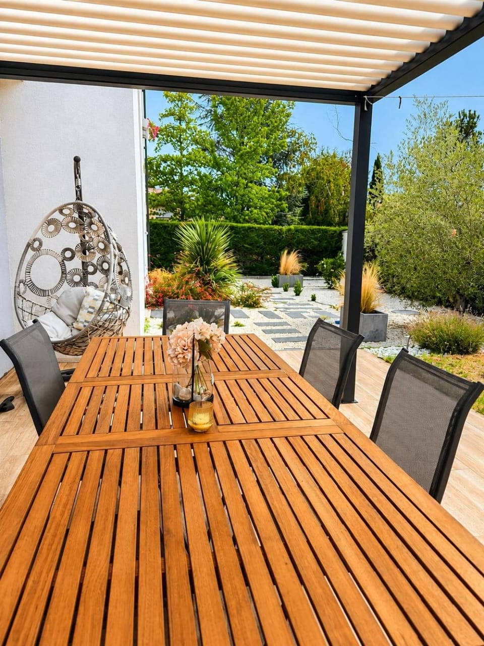 Patio, Day, Garden, Dining area, Garden view