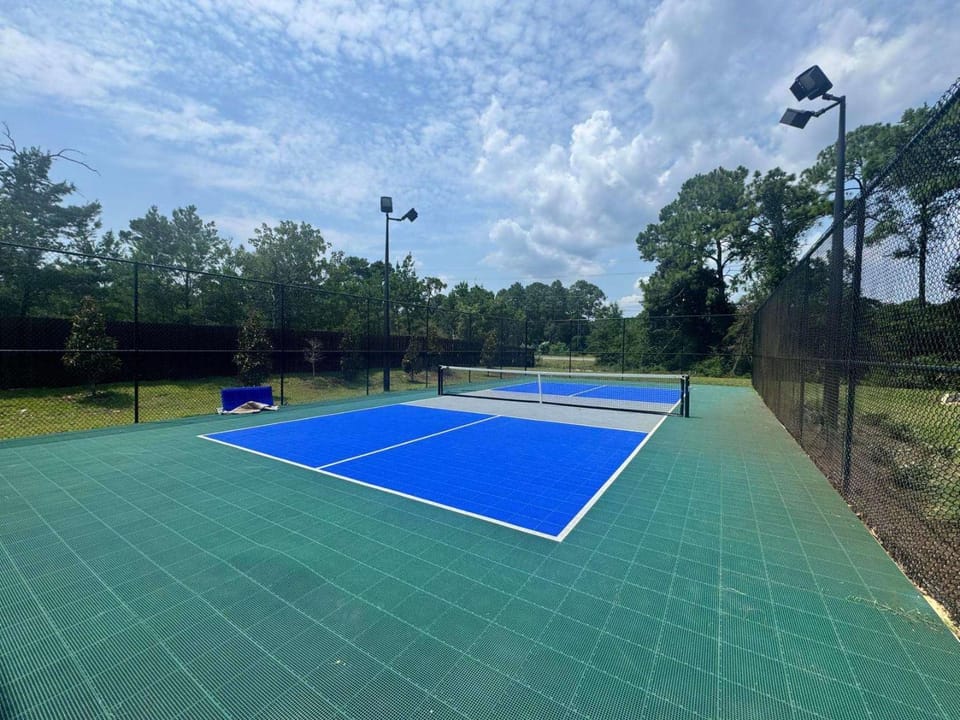Home with Pickleball Courts Wifi & Beach Essentials House in Florida