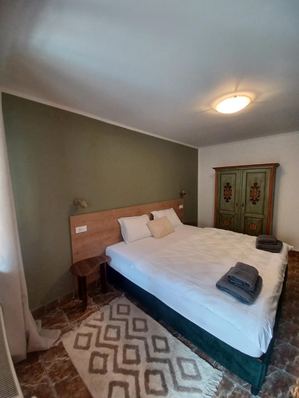 La umbra nucului bătrân Bed and Breakfast in Brașov County