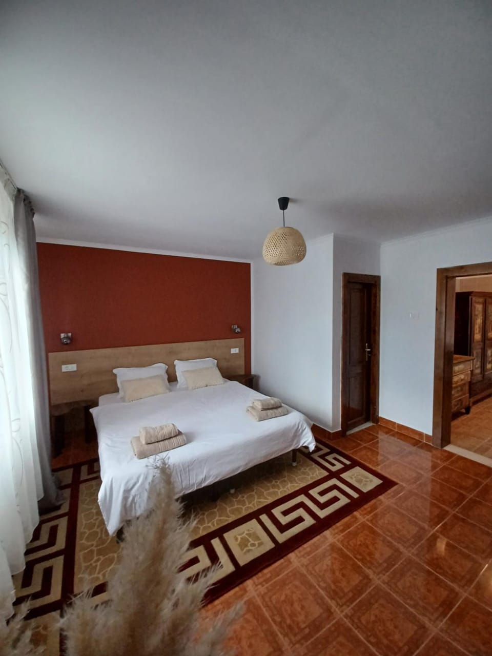 La umbra nucului bătrân Bed and Breakfast in Brașov County