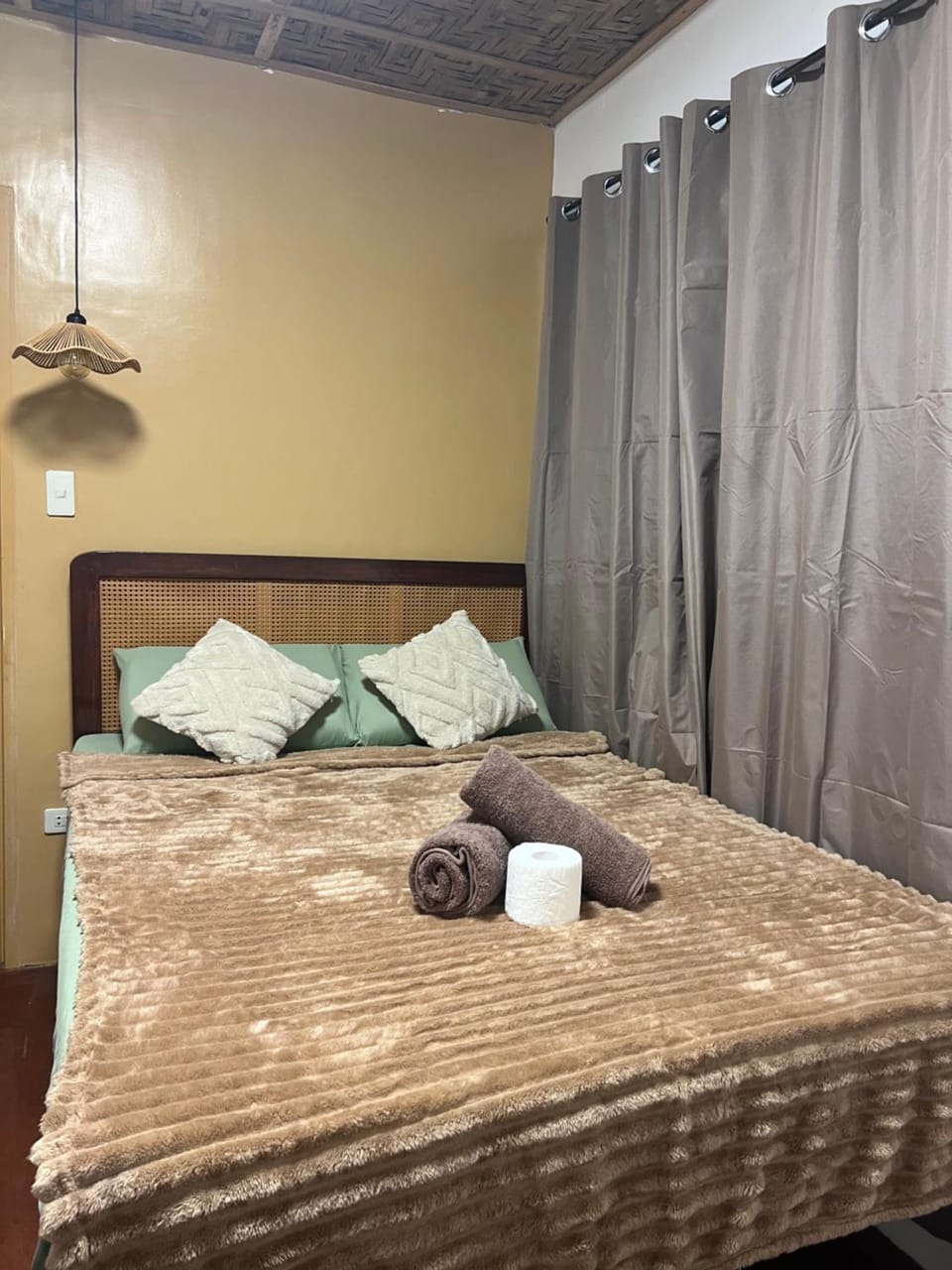 Bed, Photo of the whole room, Bedroom, towels