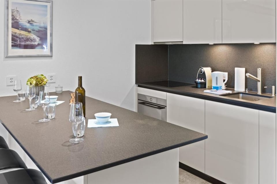 Kitchen or kitchenette, Dining area, stove