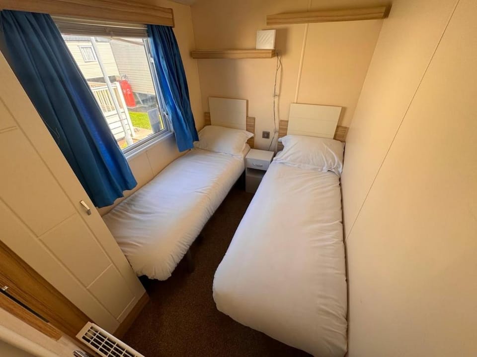 Alberta Holiday Park - 3 bedrooms, sleeps 8. House in City of Canterbury