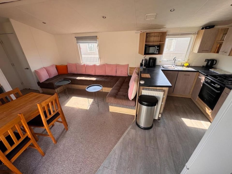Alberta Holiday Park - 3 bedrooms, sleeps 8. House in City of Canterbury
