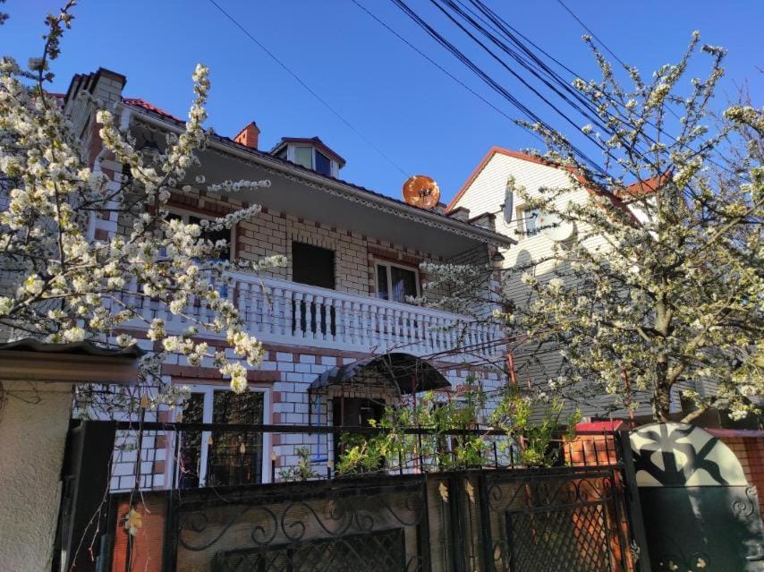 Дом в Черноморке 3х этажный все удобства пляж 200метров House in Odessa