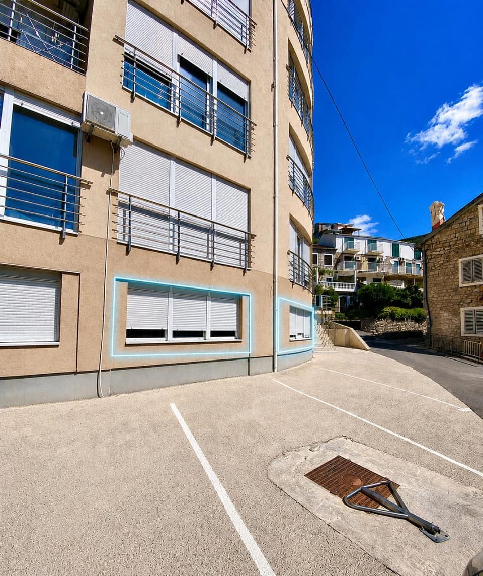 Property building, Street view, Location, Parking