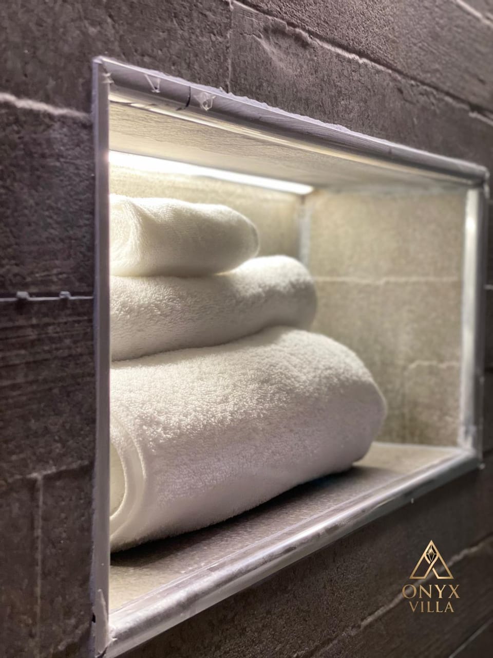 Shower, Bathroom, Decorative detail, towels