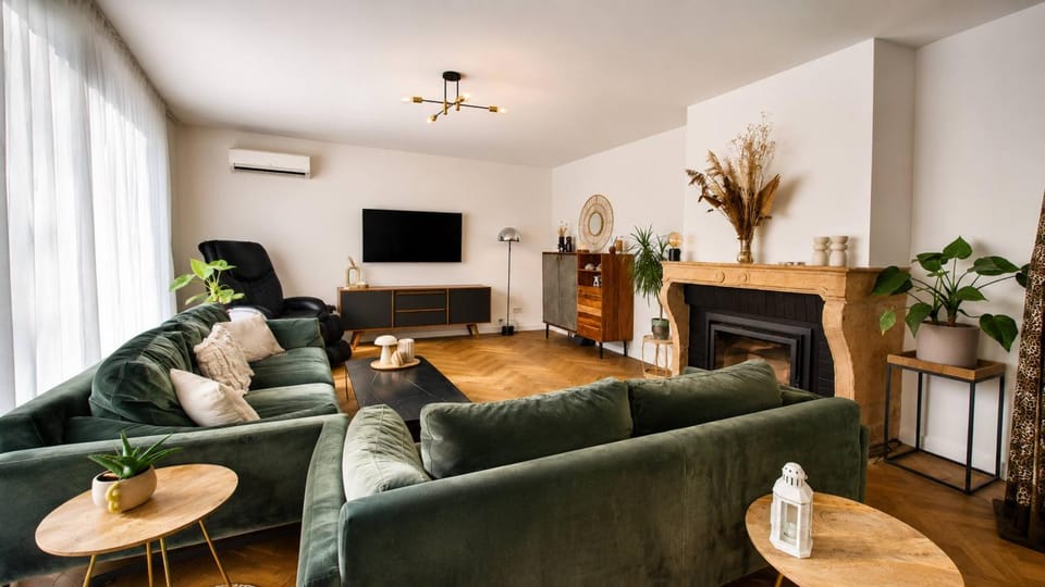 Communal lounge/ TV room, Living room