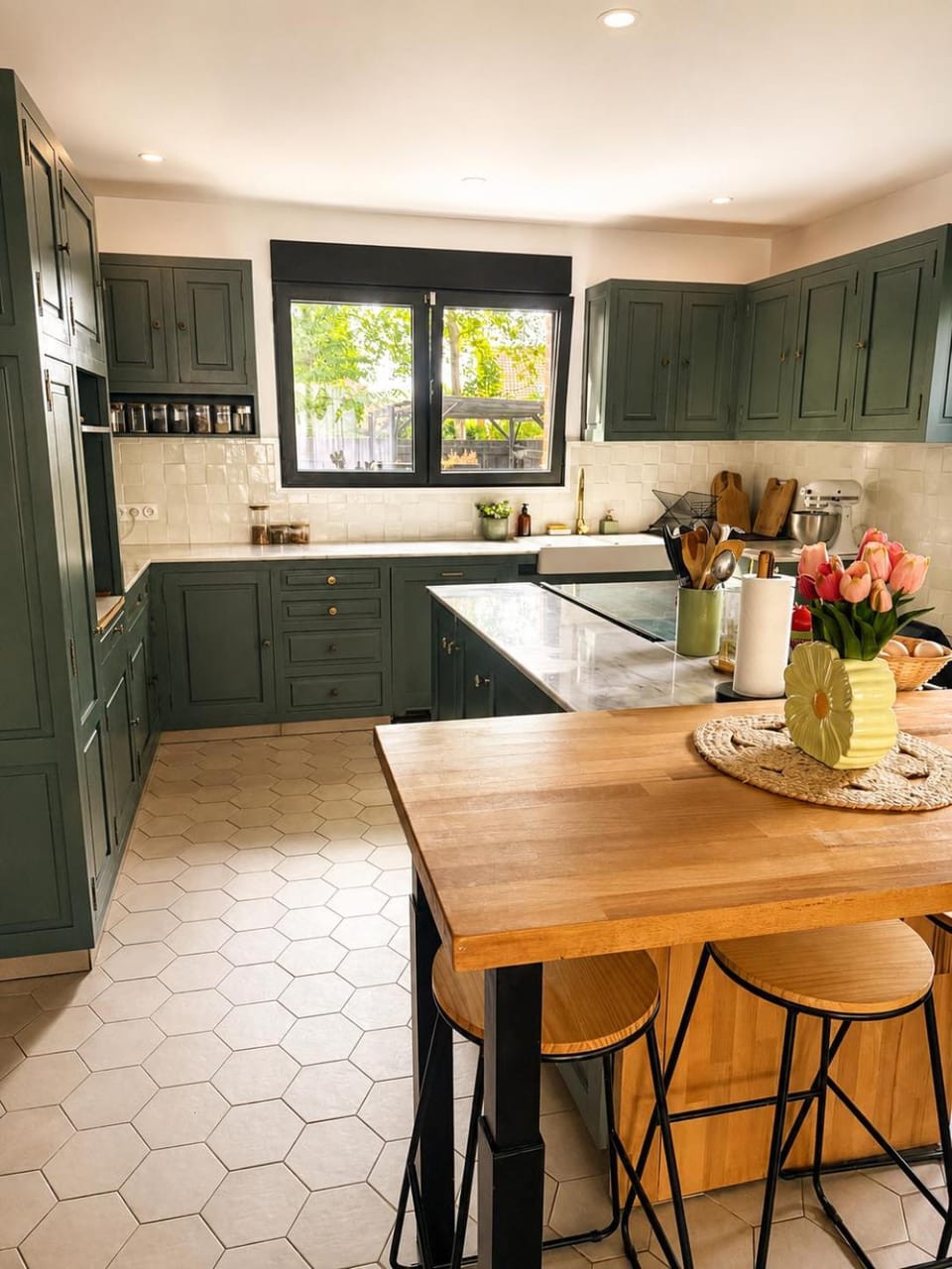 Kitchen or kitchenette, Dining area, dishwasher, stove