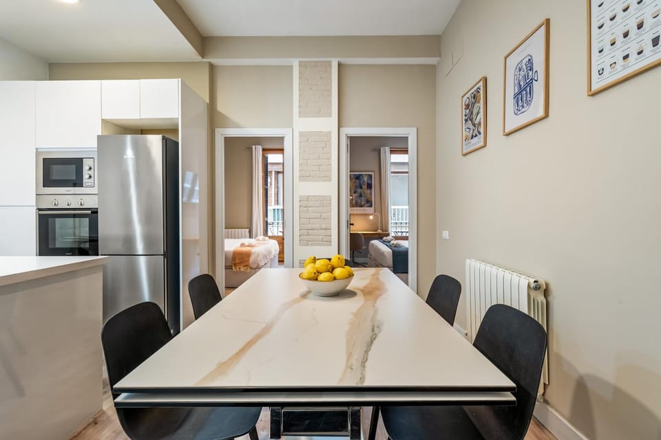Central 6BR4BA Modern AC Fiber WiFi Apartment in Barcelona