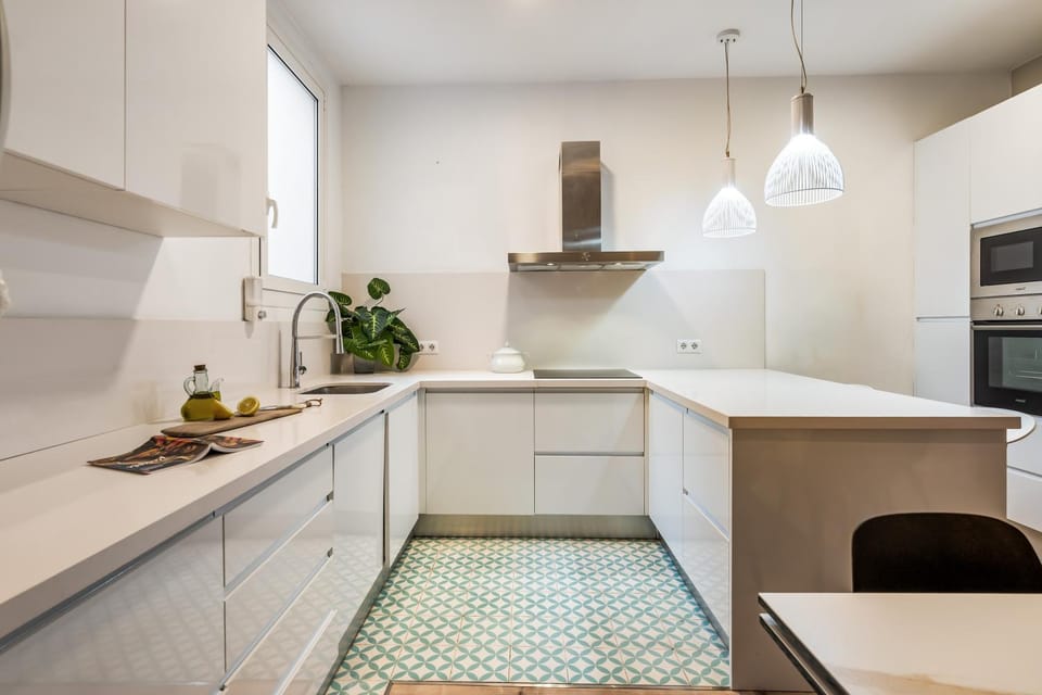 Central 6BR4BA Modern AC Fiber WiFi Apartment in Barcelona
