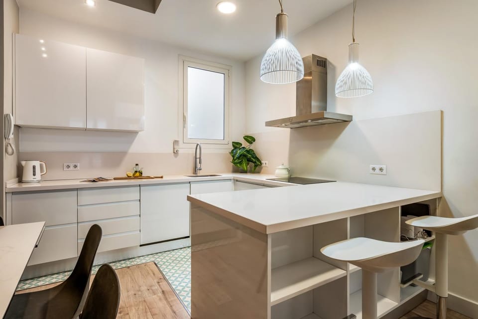 Central 6BR4BA Modern AC Fiber WiFi Apartment in Barcelona