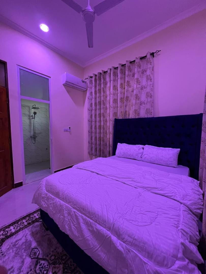 Photo of the whole room, air conditioner