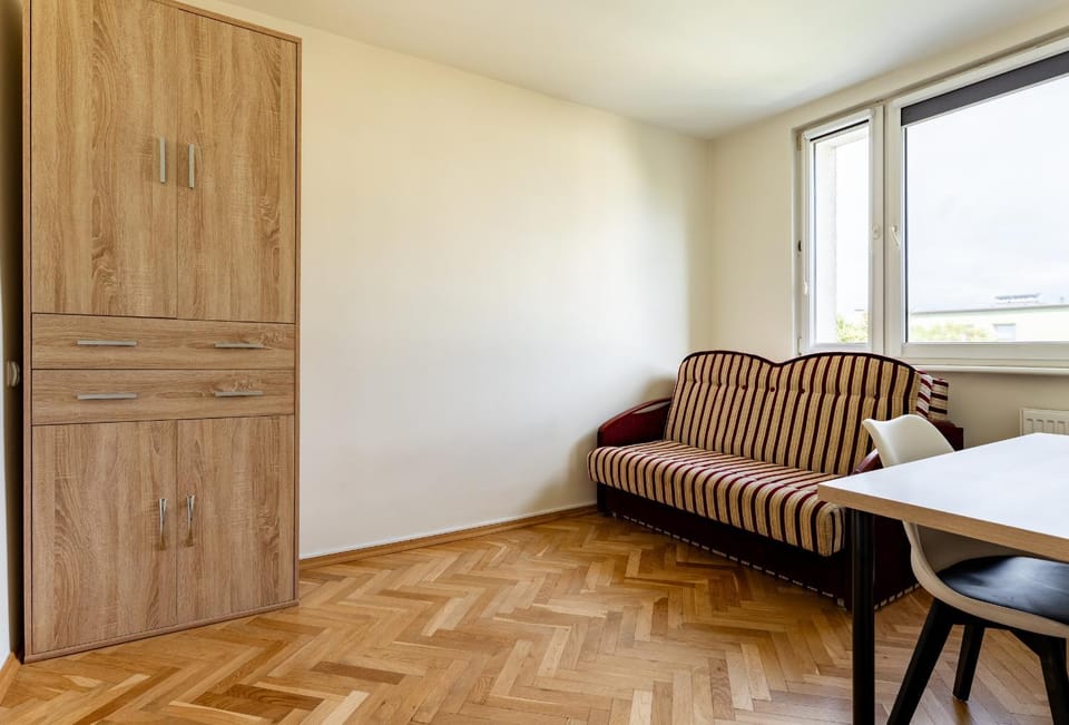 Seating area, Bedroom, wardrobe