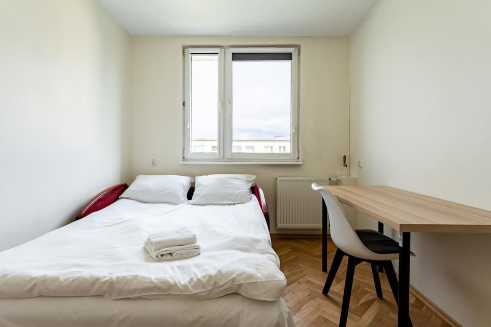 Bed, Photo of the whole room, towels