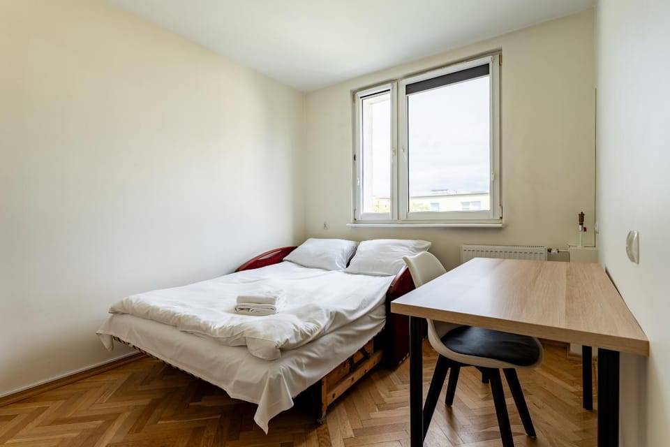 Bed, Living room, Photo of the whole room, Seating area, Bedroom, towels