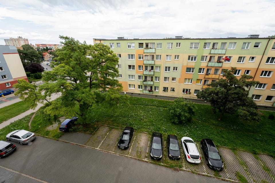 Neighbourhood, Location