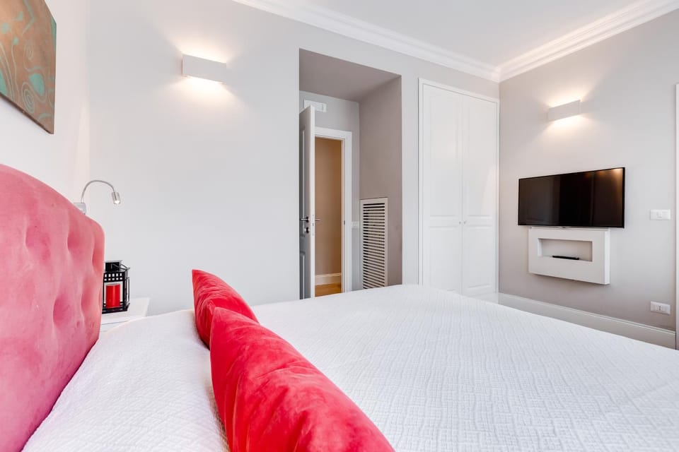 Bed, TV and multimedia, Photo of the whole room, Evening entertainment, Bedroom