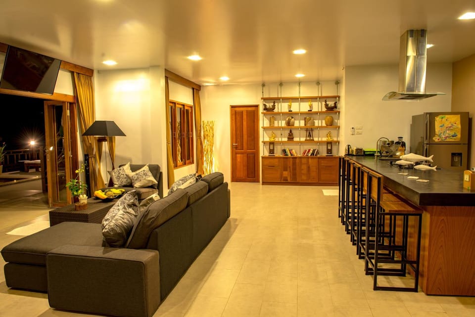 Kitchen or kitchenette, Living room, Lounge or bar