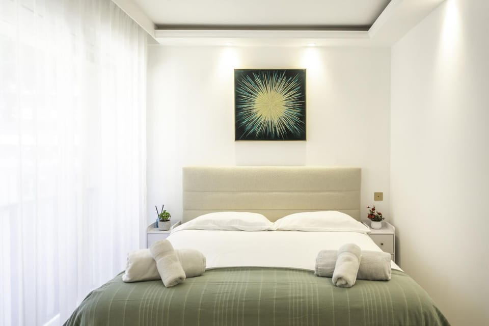 C13 staywizus-2BDR 15 min Palais Festivals-AC-Parking-Balcony Apartment in Cannes