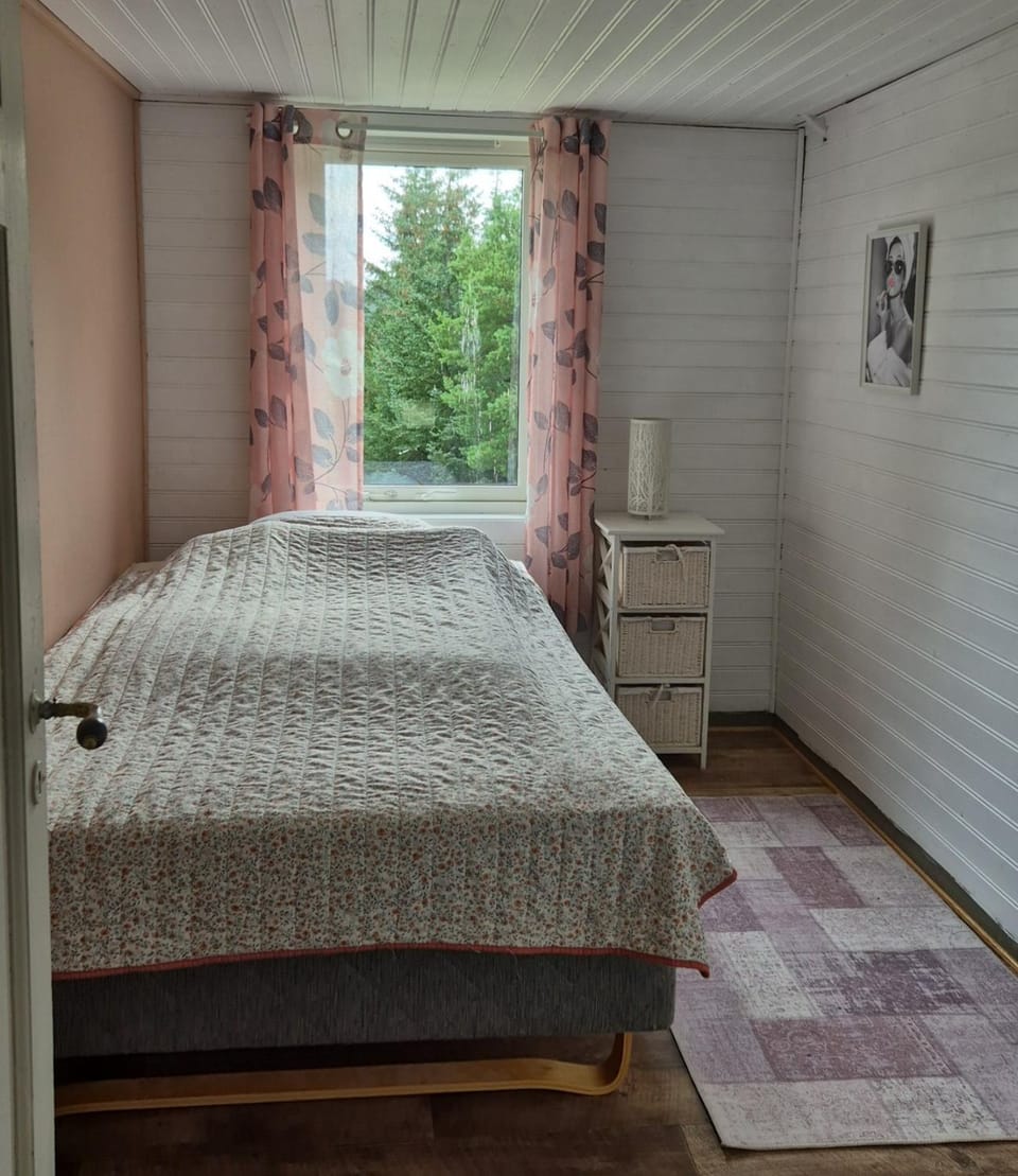 Idyllisk hus nær sjø og skog på Ganes i Vemundvik House in Trondelag