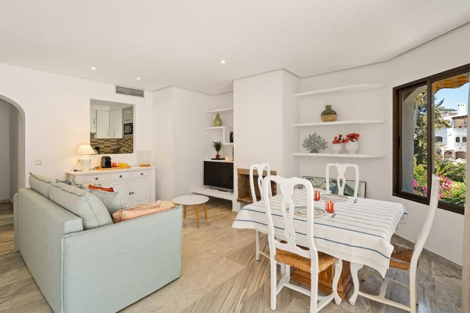 Lovely beachside 2 bedroom apartment- RDR550 Apartment in Marbella