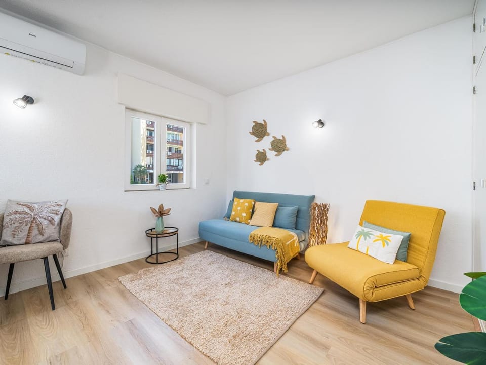 Living room, Seating area, air conditioner