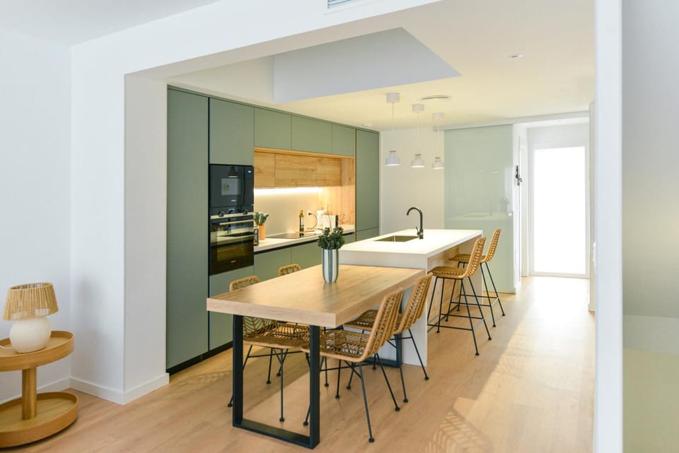 Kitchen or kitchenette, Dining area, stove