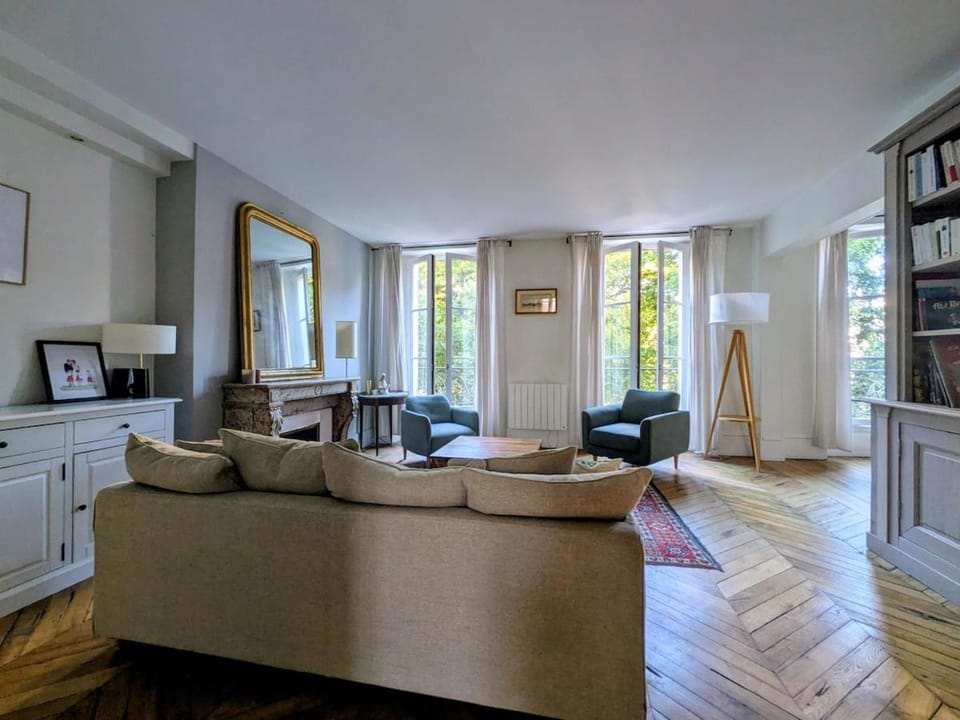 Le Lully Apartment in Versailles