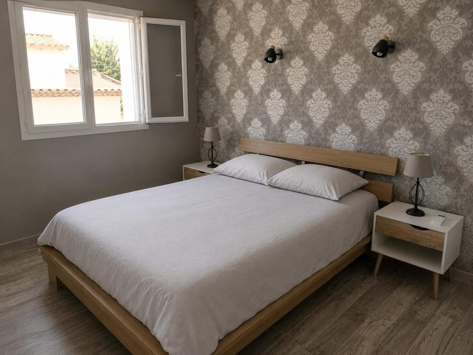 Bed, Photo of the whole room, Bedroom, air conditioner