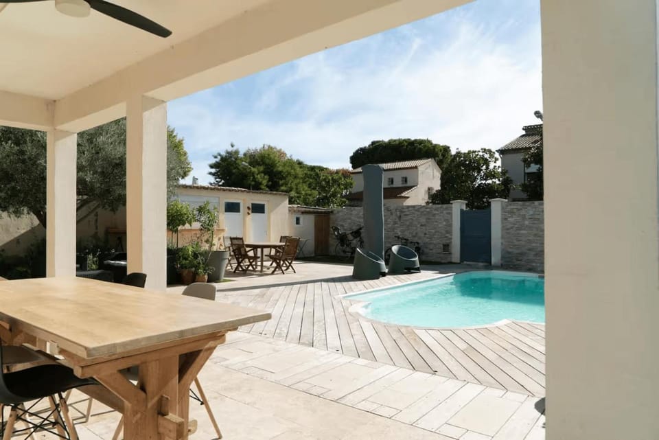 Patio, Dining area, Swimming pool, kitchen