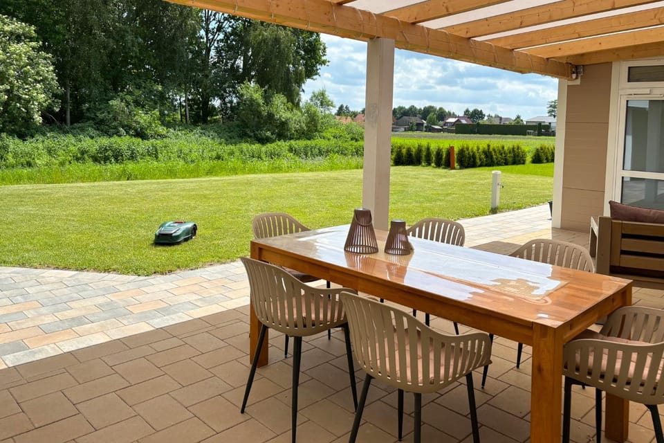 Spring, Garden, Seating area, Dining area, Garden view