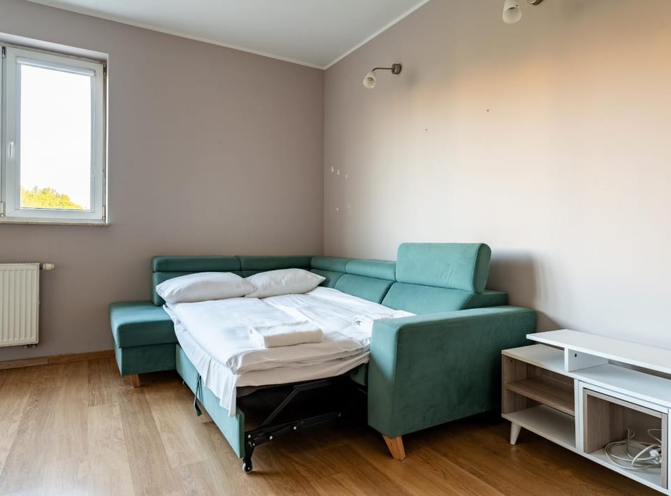 Bed, Living room, Photo of the whole room, Seating area, Bedroom, towels
