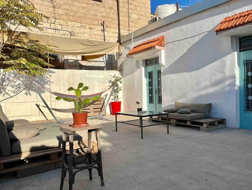 Timeless 1927 Authentic Jabal Amman Stay House in Africa