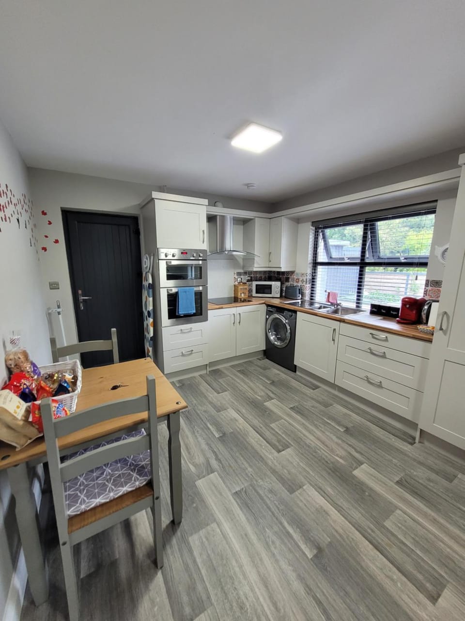 Kitchen or kitchenette, Dining area, Breakfast, flat iron, oven, pet friendly, stove, toaster