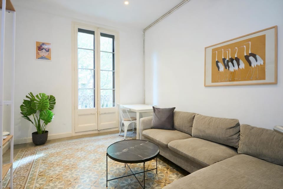 Sant Antoni 2BR Balcony AC & Workspace Apartment in Barcelona