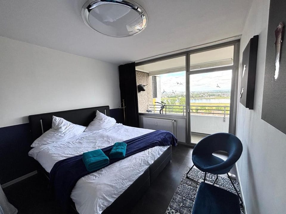 Appartement mit Rheinblick & Heimkino Apartment in Neuss