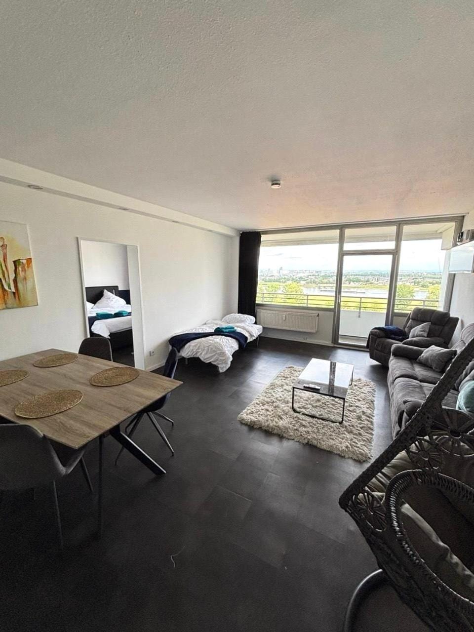 Appartement mit Rheinblick & Heimkino Apartment in Neuss